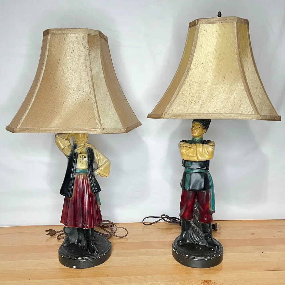 *RARE* Vintage Chalkware  European Couple Lamps‎ *RARE*